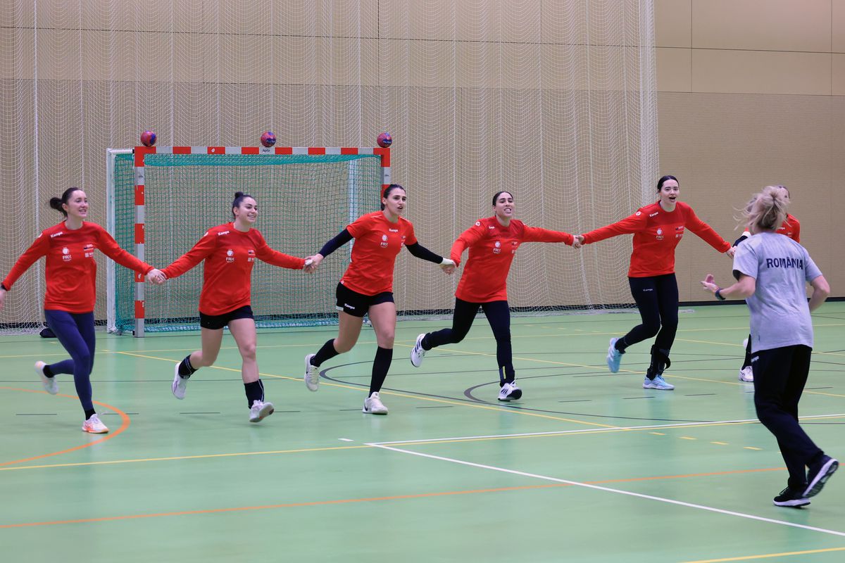 Ca Maradona în '89 » Handbalistele tricolore au cerut mingea de fotbal, antrenamentul a fost „deturnat” + încălzire cu strigături și hohote de râs