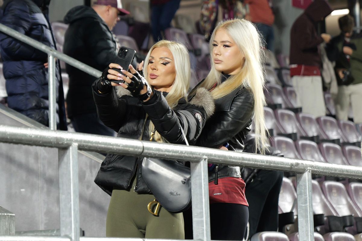 Ce au găsit șefii lui Csikszereda în lojă, la meciul cu Rapid » Mesaj tipărit și în maghiară: „Vă dorim...”