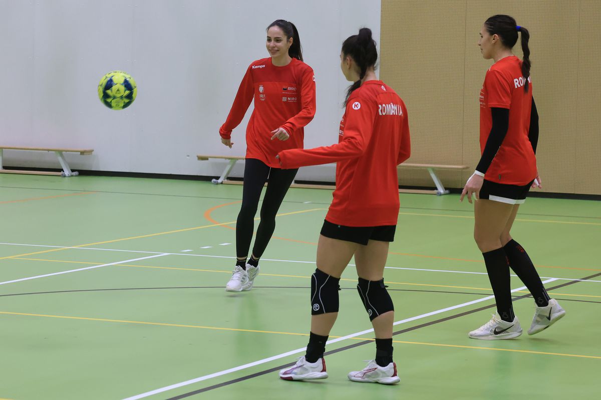 Imagini de la antrenamentul oficial al României înaintea meciului cu Japonia