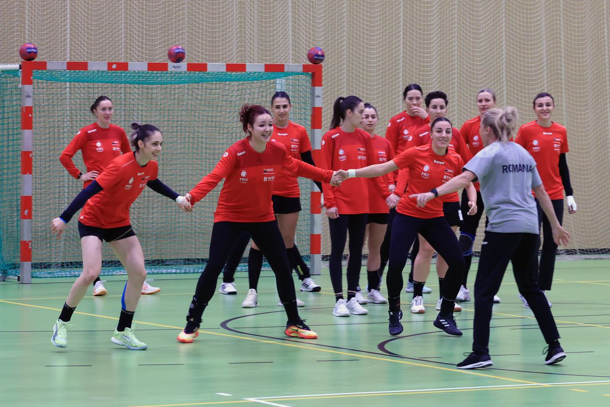 Ca Maradona în '89 » Handbalistele tricolore au cerut mingea de fotbal, antrenamentul a fost „deturnat” + încălzire cu strigături și hohote de râs