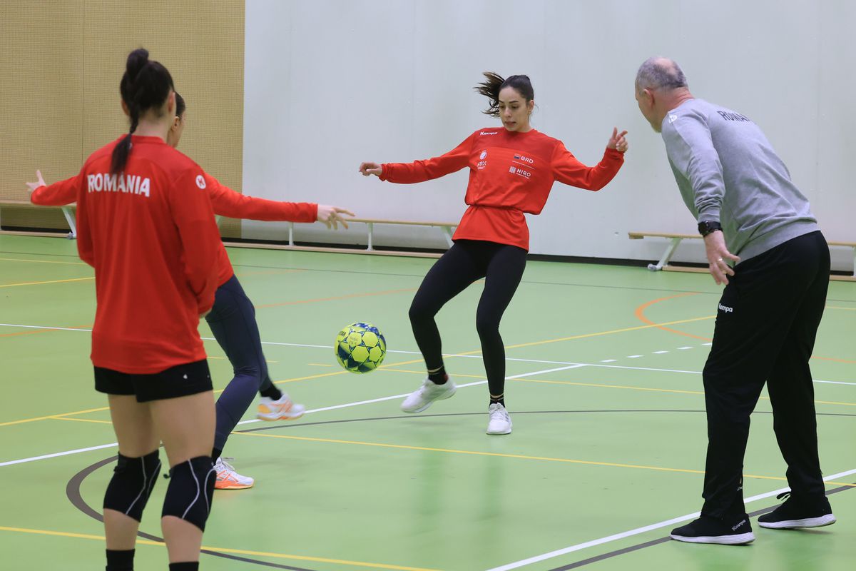 Imagini de la antrenamentul oficial al României înaintea meciului cu Japonia