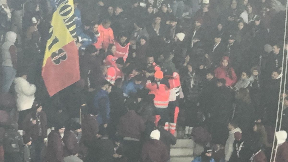 Unui spectator i s-a făcut rău în timpul meciului Rapid - Csikszereda