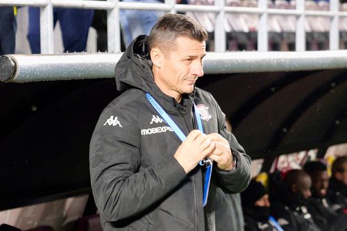 Constantin Gâlcă, antrenorul Rapidului, a fost „înțepat” de Ovidiu Herea/ foto Andrei Furnigă (GSP)