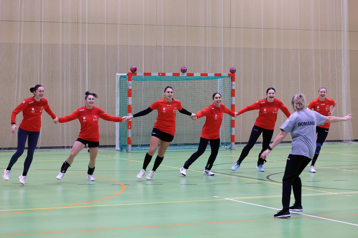 Ca Maradona în '89 » Handbalistele tricolore au cerut mingea de fotbal, antrenamentul a fost „deturnat” + încălzire cu strigături și hohote de râs