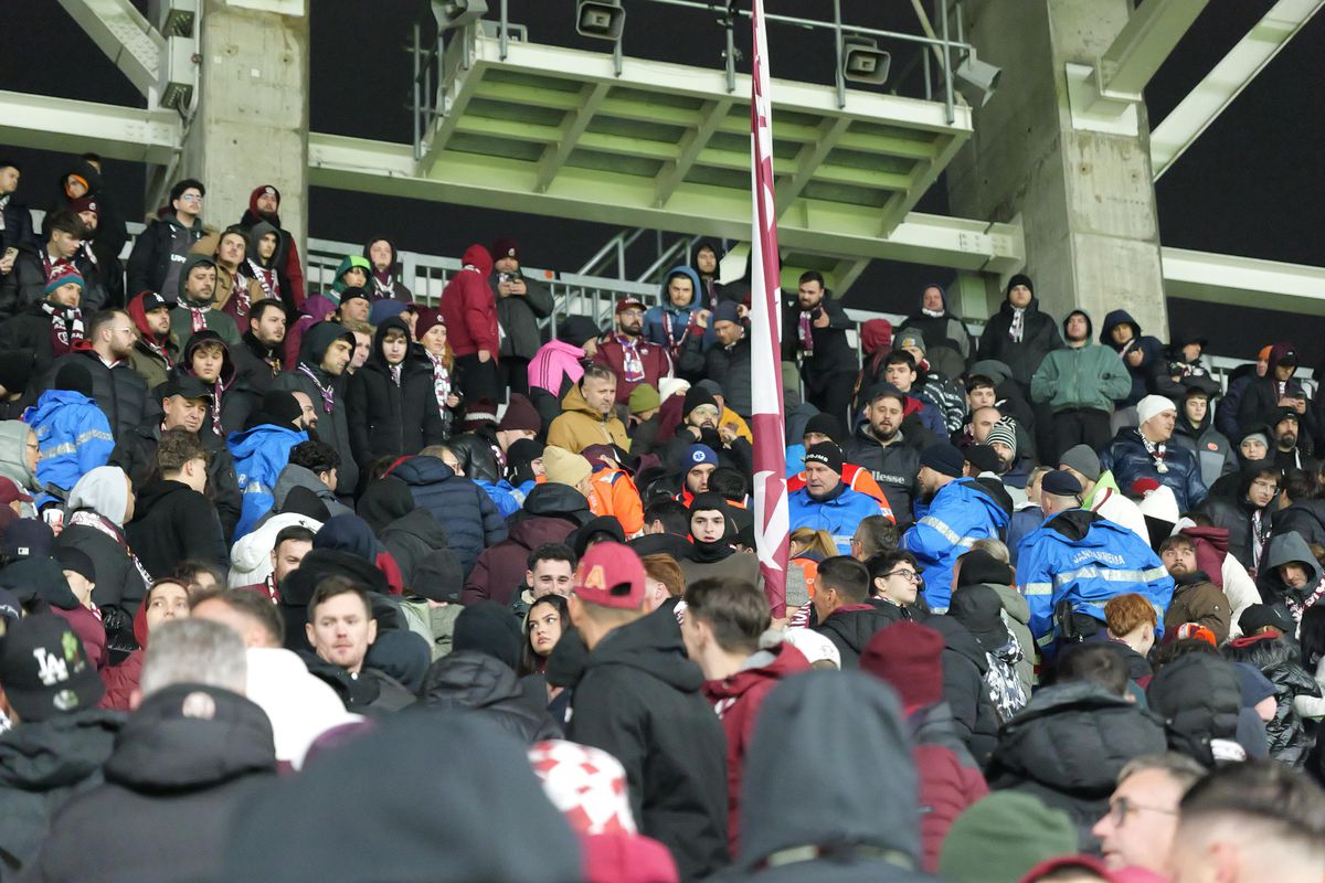 Unui spectator i s-a făcut rău în timpul meciului Rapid - Csikszereda