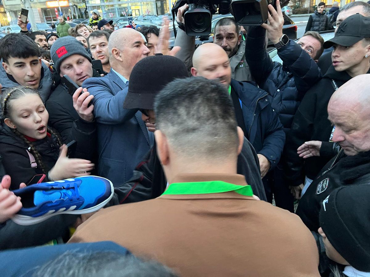 Euforie la apariția lui Ronaldinho la Iași! » Primarul l-a așteptat două ore pe brazilian să coboare din camera de hotel + câți bani a primit superstarul