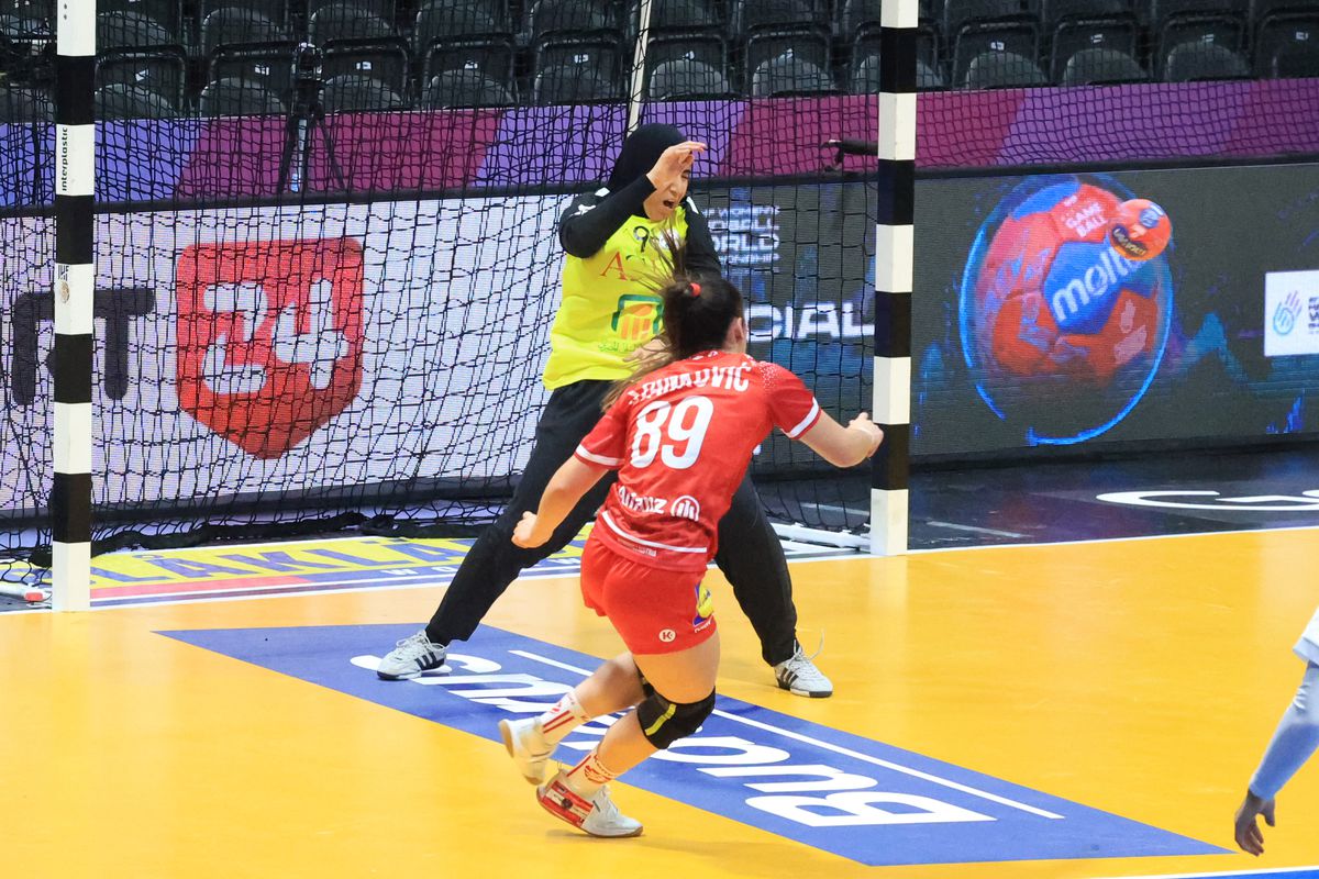 Naționala Egiptului nu s-a făcut de râs în primul meci jucat vreodată la Campionatul Mondial de handbal feminin! GSP a asistat la momentul istoric