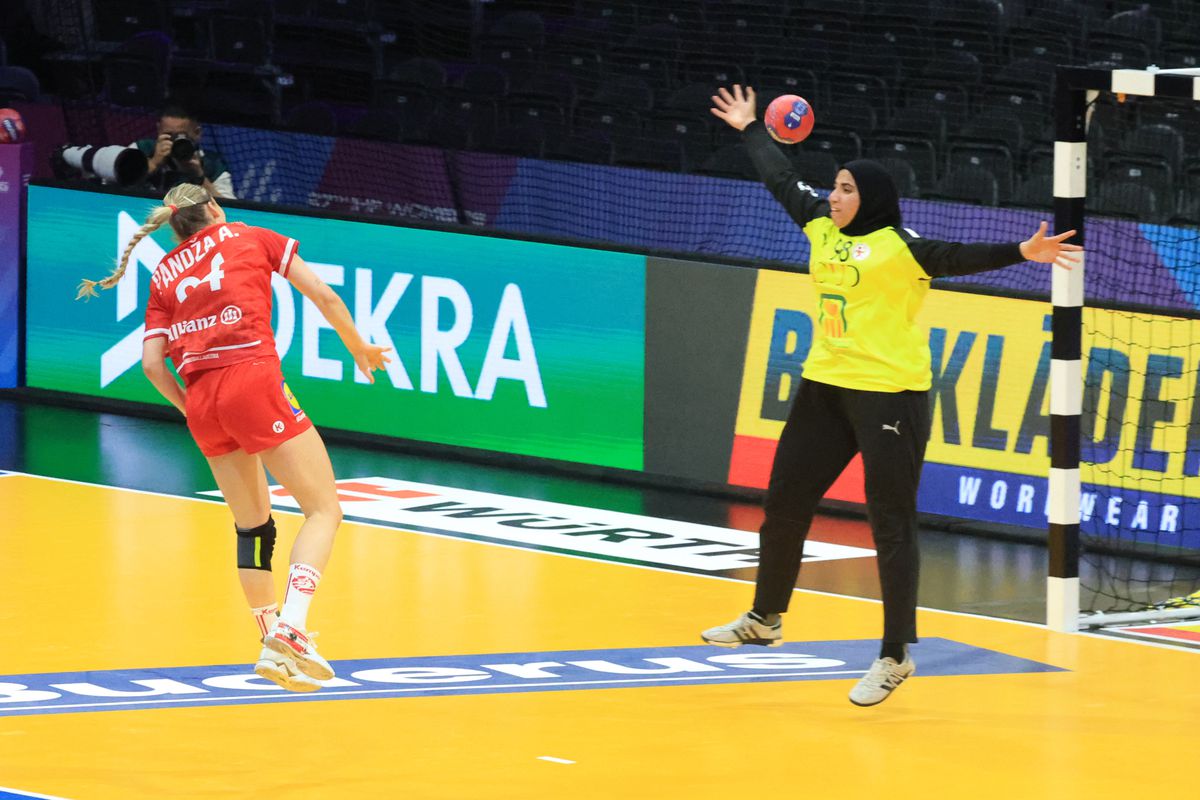 Naționala Egiptului nu s-a făcut de râs în primul meci jucat vreodată la Campionatul Mondial de handbal feminin! GSP a asistat la momentul istoric