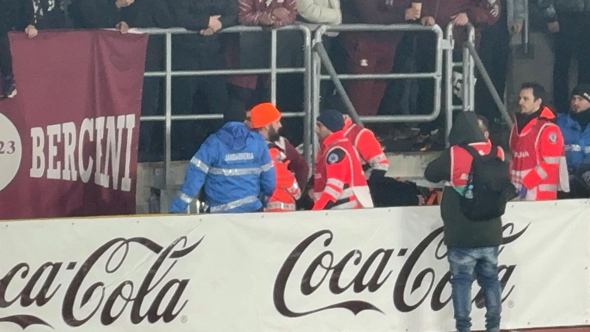 Unui spectator i s-a făcut rău în timpul meciului Rapid - Csikszereda