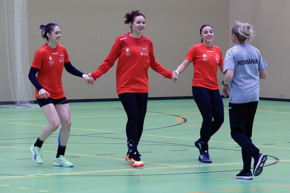 Ca Maradona în '89 » Handbalistele tricolore au cerut mingea de fotbal, antrenamentul a fost „deturnat” + încălzire cu strigături și hohote de râs