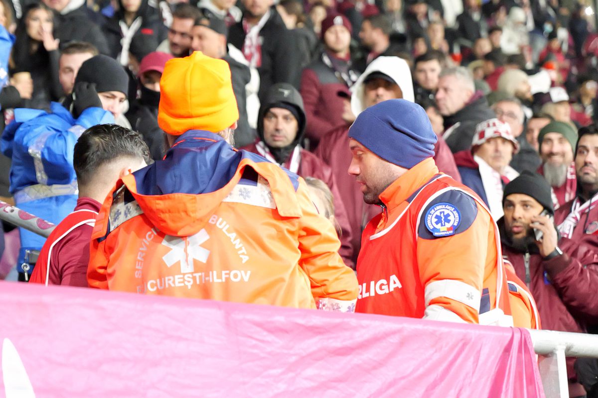 Unui spectator i s-a făcut rău în timpul meciului Rapid - Csikszereda