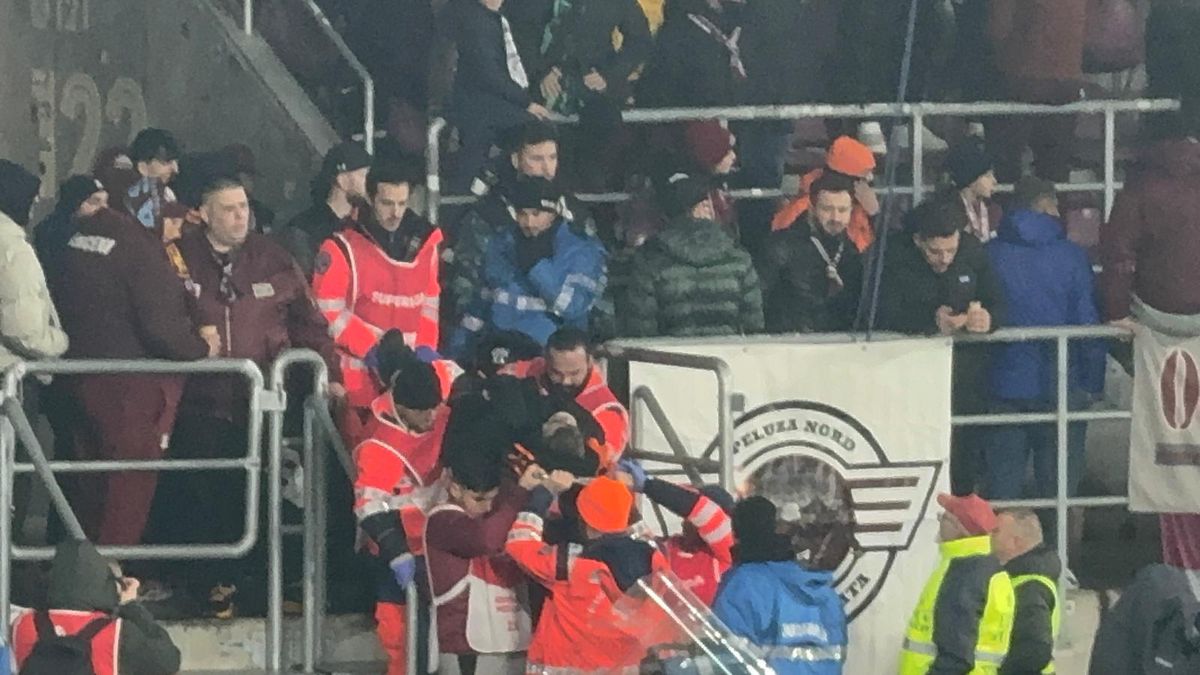 Unui spectator i s-a făcut rău în timpul meciului Rapid - Csikszereda