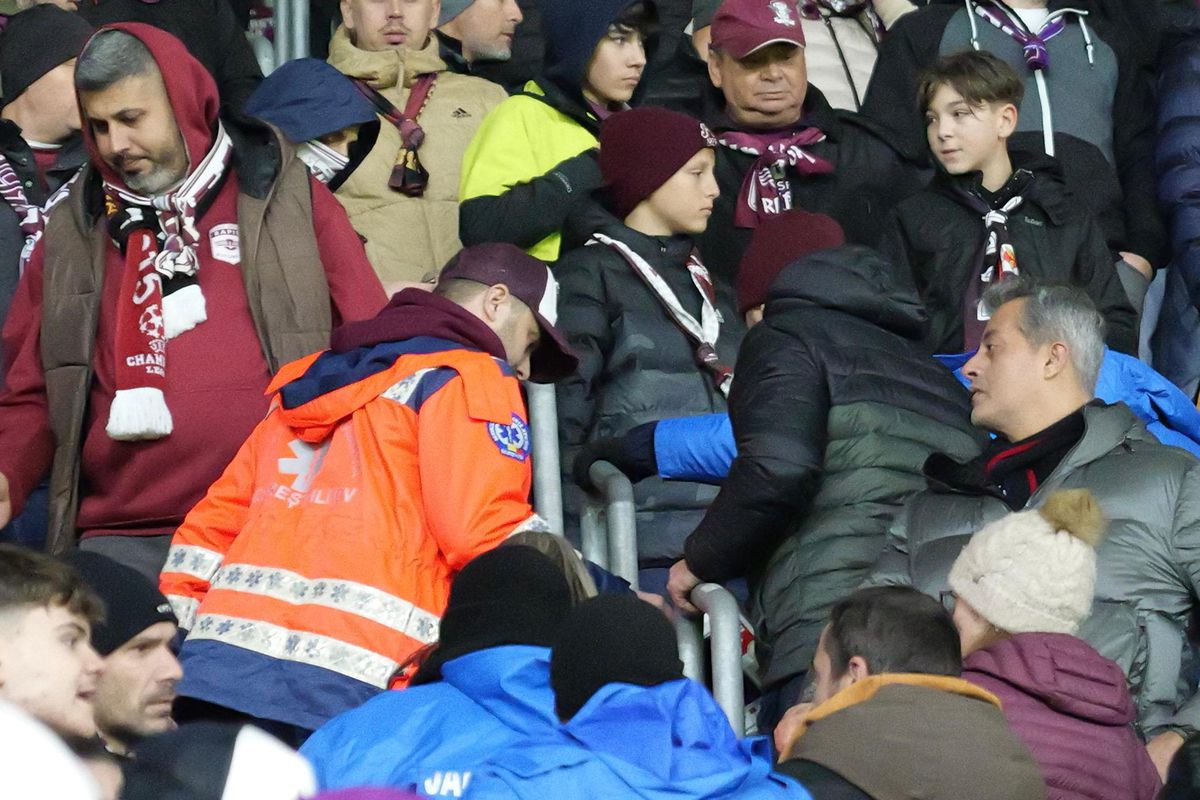 Unui spectator i s-a făcut rău în timpul meciului Rapid - Csikszereda