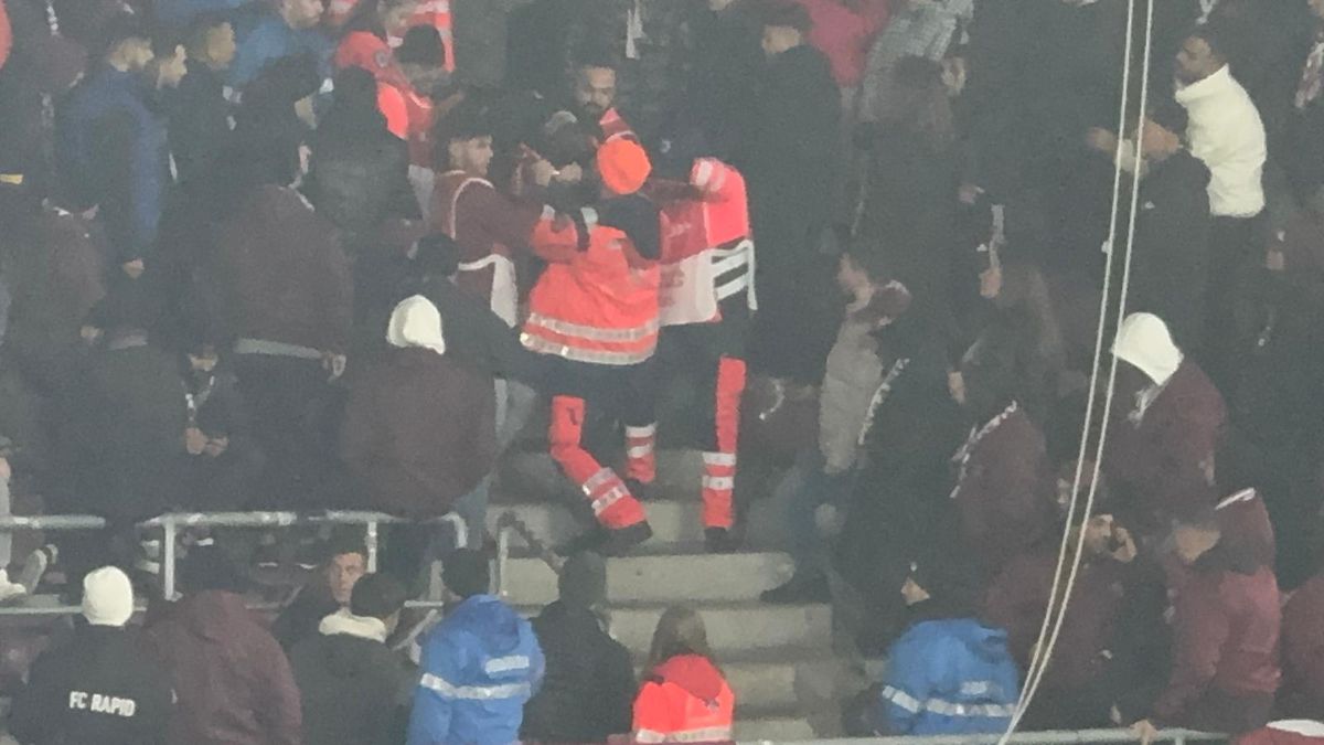Unui spectator i s-a făcut rău în timpul meciului Rapid - Csikszereda