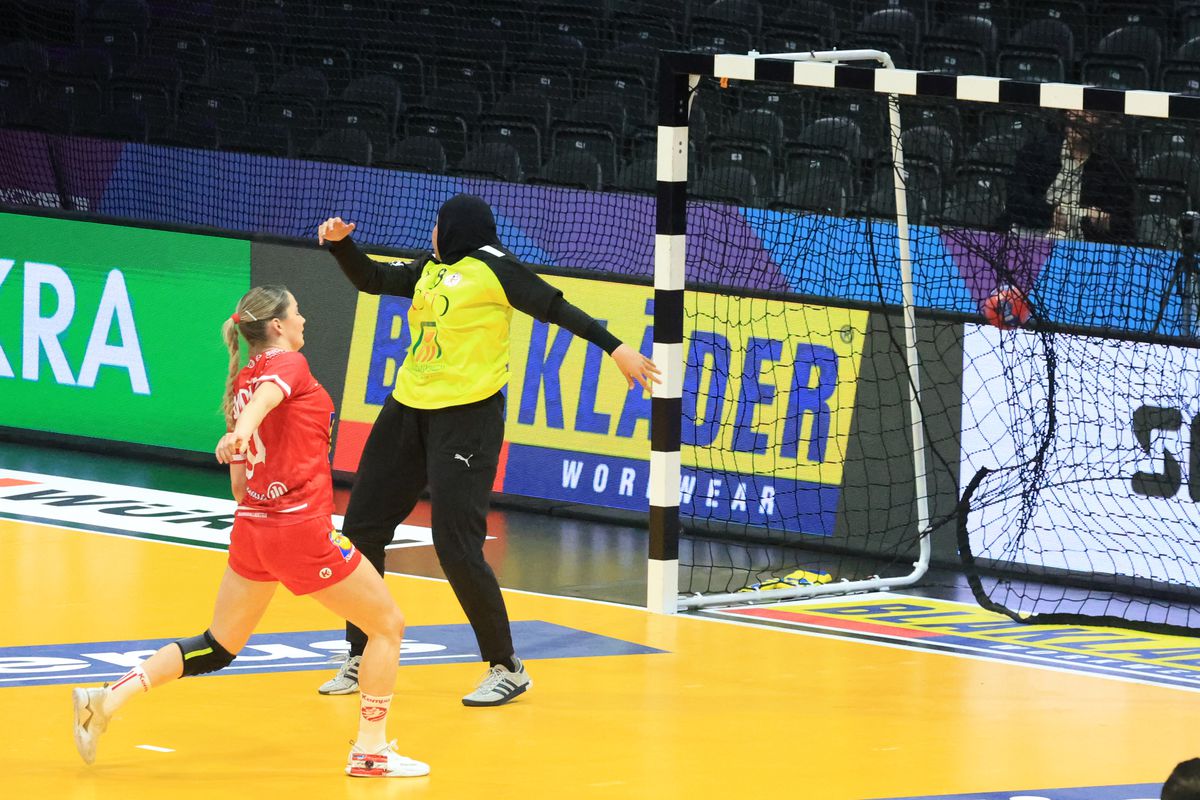 Naționala Egiptului nu s-a făcut de râs în primul meci jucat vreodată la Campionatul Mondial de handbal feminin! GSP a asistat la momentul istoric