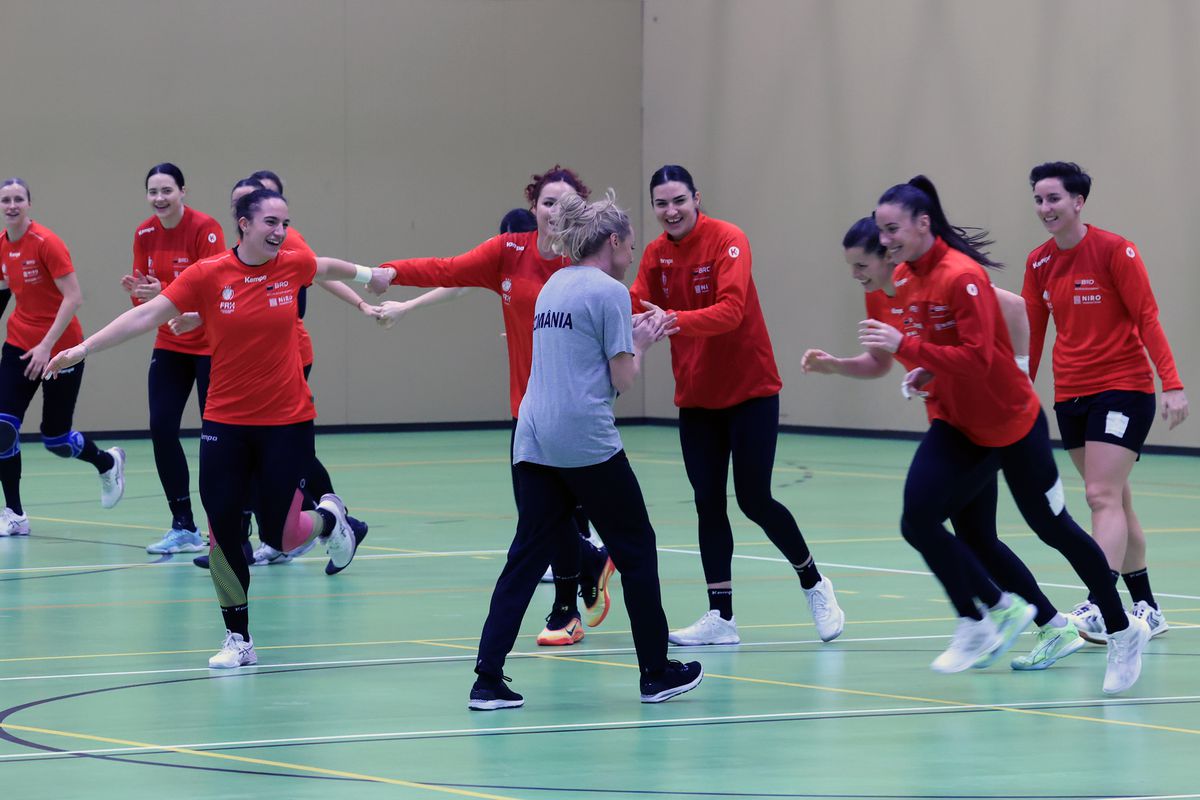 Ca Maradona în '89 » Handbalistele tricolore au cerut mingea de fotbal, antrenamentul a fost „deturnat” + încălzire cu strigături și hohote de râs