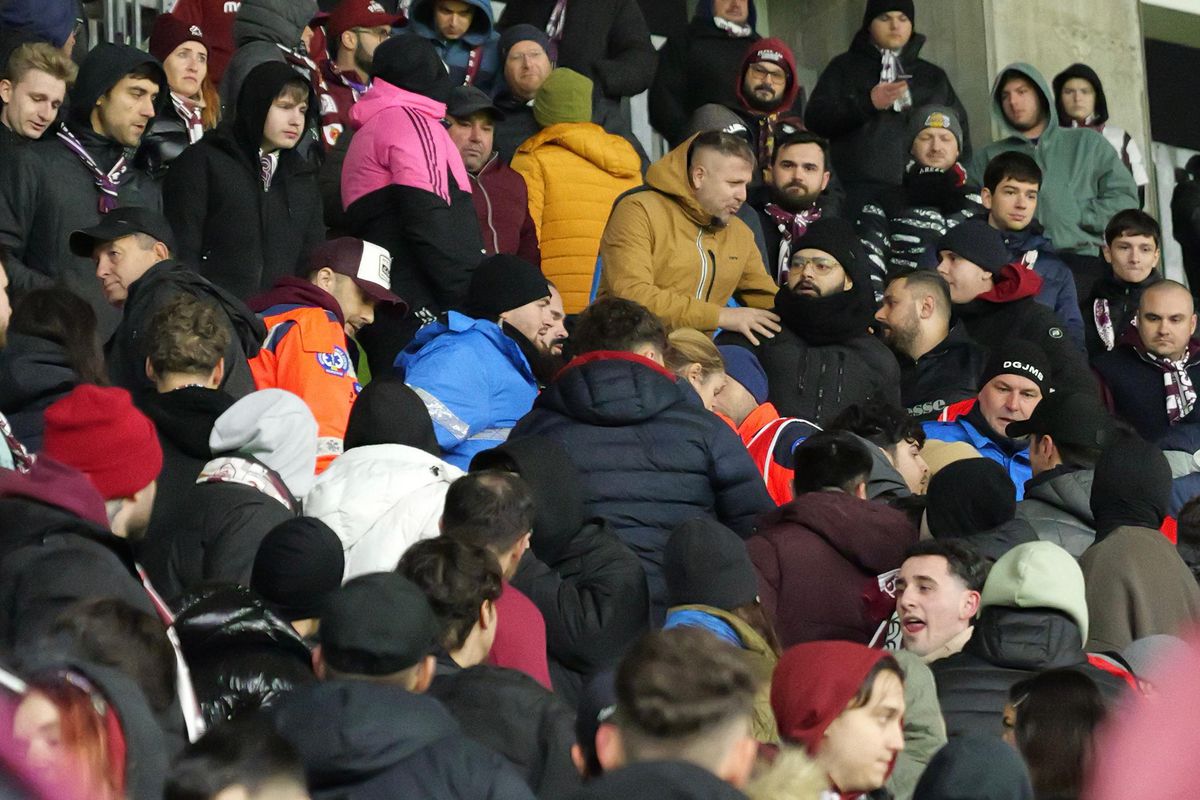 Unui spectator i s-a făcut rău în timpul meciului Rapid - Csikszereda