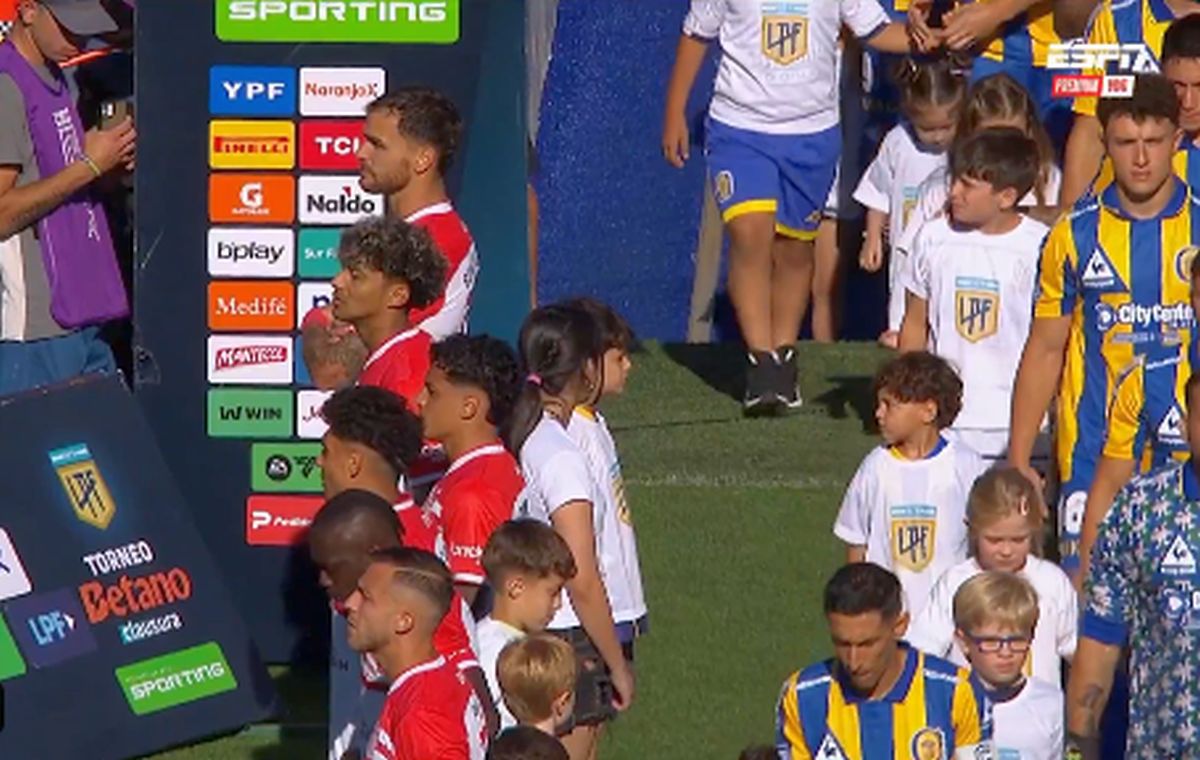 Scandalul care a zguduit fotbalul: 12 jucători și președintele Veron au fost suspendați drastic după ce au boicotat garda de onoare!