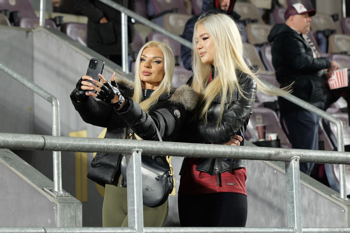 Ce au găsit șefii lui Csikszereda în lojă, la meciul cu Rapid » Mesaj tipărit și în maghiară: „Vă dorim...”