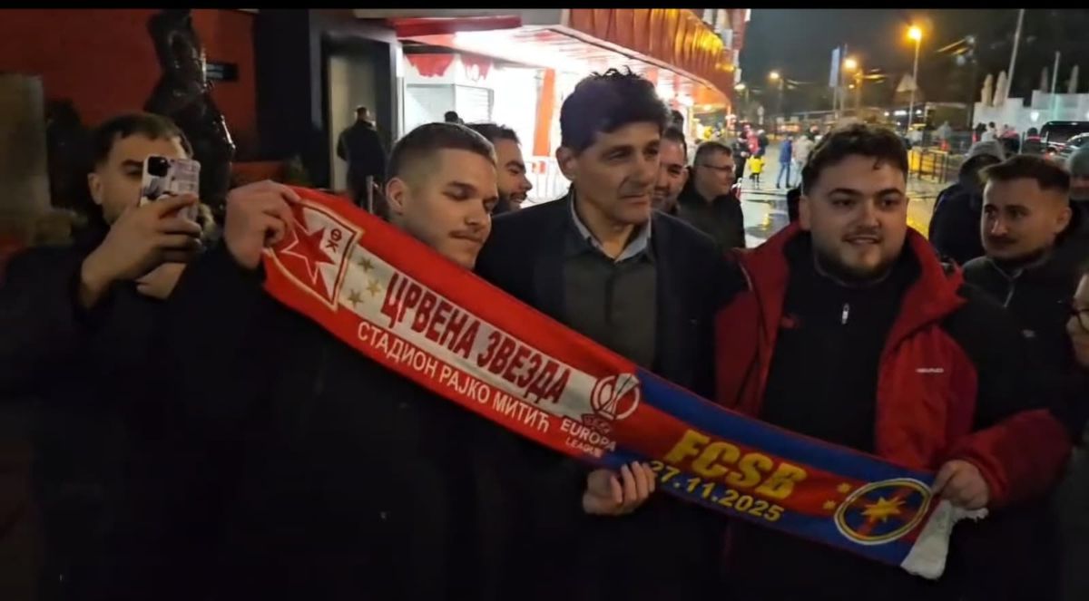 Miodrag Belodedici, înconjurat de sârbi pentru a le acorda autografe și pupat cu drag!
