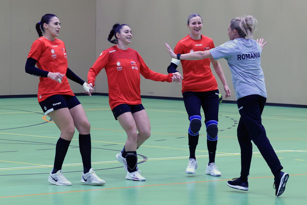 Ca Maradona în '89 » Handbalistele tricolore au cerut mingea de fotbal, antrenamentul a fost „deturnat” + încălzire cu strigături și hohote de râs