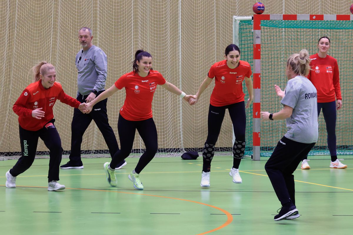 Exerciţiu inedit la antrenamentul oficial al României