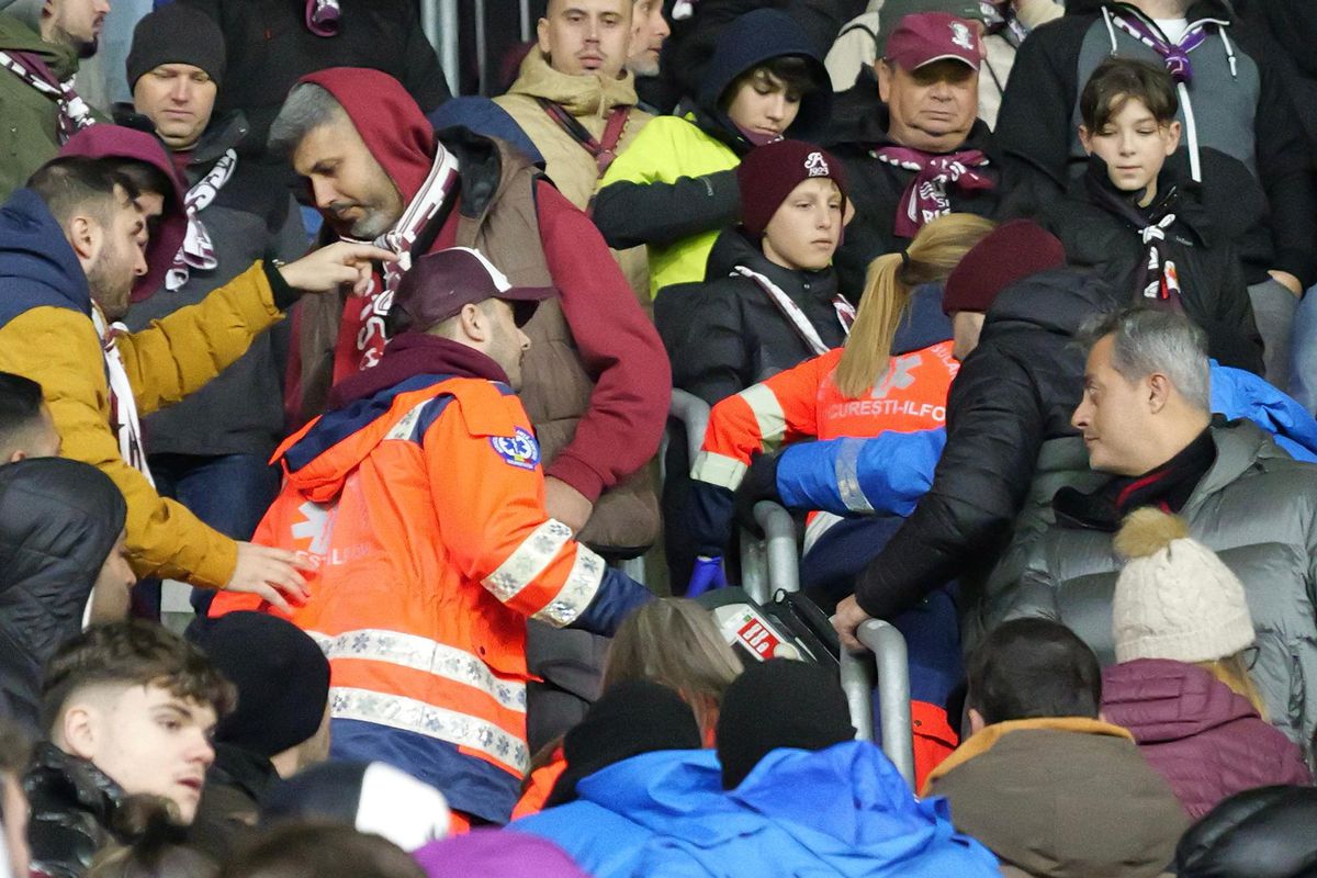Unui spectator i s-a făcut rău în timpul meciului Rapid - Csikszereda