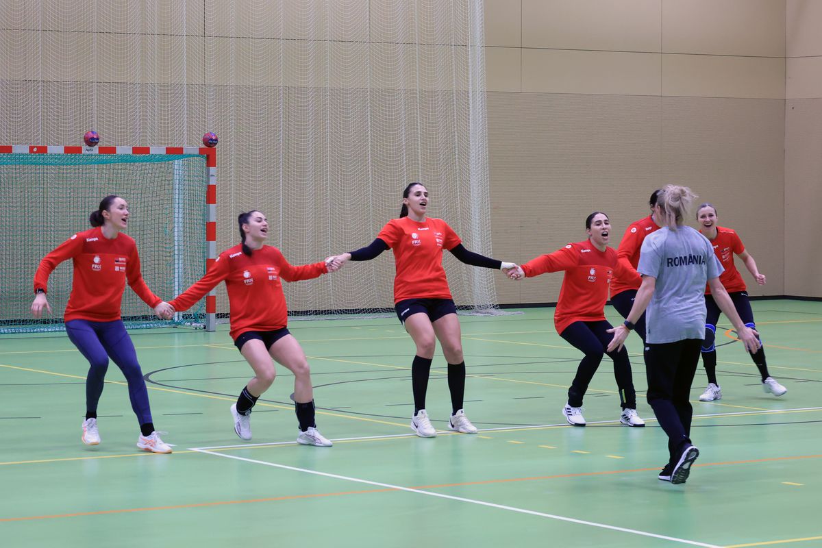 Ca Maradona în '89 » Handbalistele tricolore au cerut mingea de fotbal, antrenamentul a fost „deturnat” + încălzire cu strigături și hohote de râs