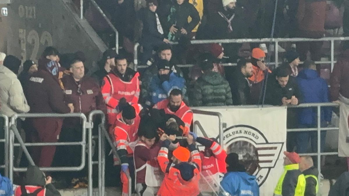 Unui spectator i s-a făcut rău în timpul meciului Rapid - Csikszereda