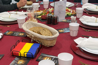 Ce au găsit șefii lui Csikszereda în lojă, la meciul cu Rapid » Mesaj tipărit și în maghiară: „Vă dorim...”