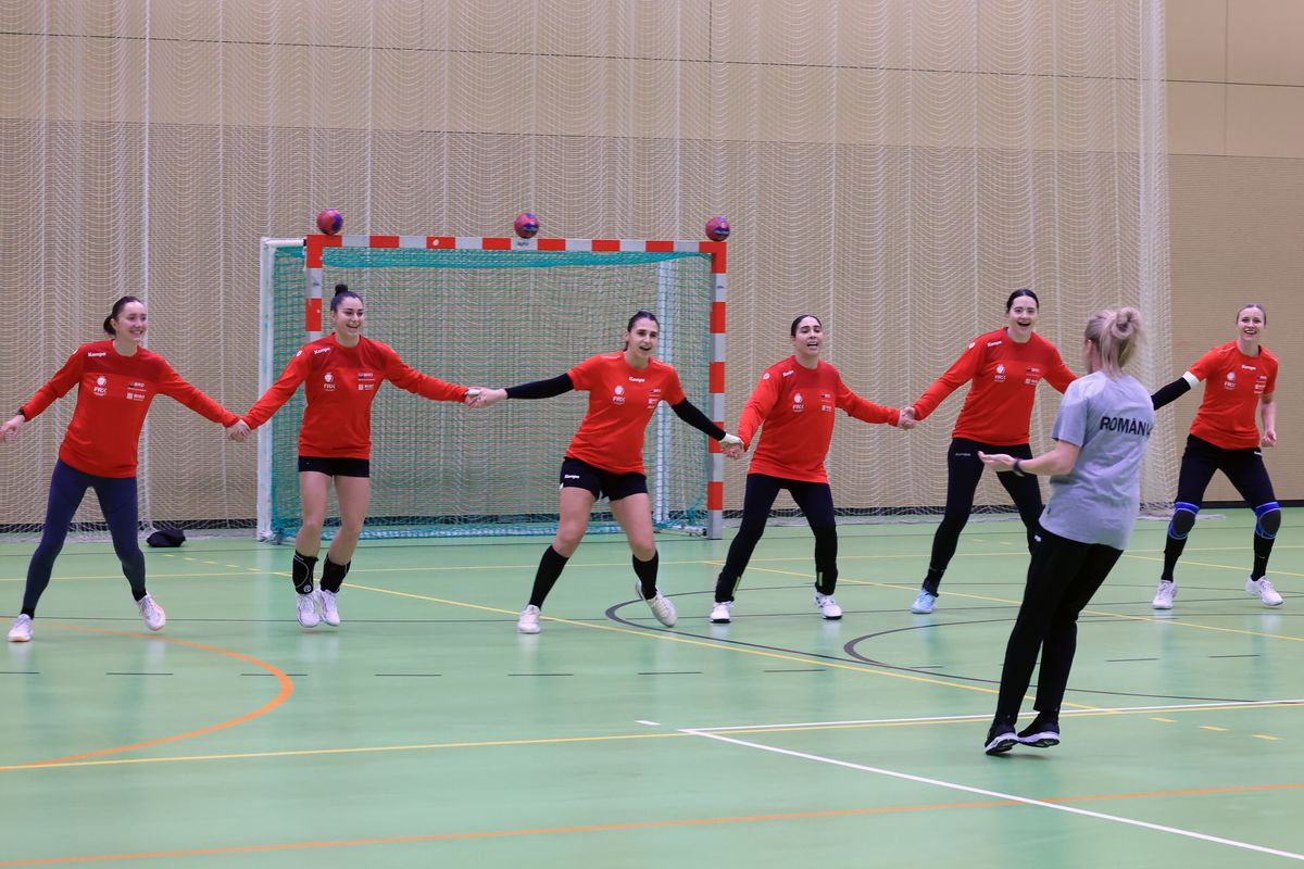 Ca Maradona în '89 » Handbalistele tricolore au cerut mingea de fotbal, antrenamentul a fost „deturnat” + încălzire cu strigături și hohote de râs