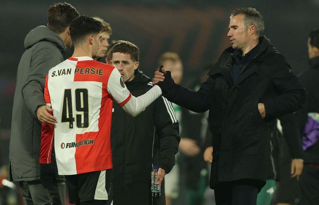 Robin van Persie și-a debutat fiul la echipa mare al lui Feyenoord în al patrulea eșec consecutiv al echipei
