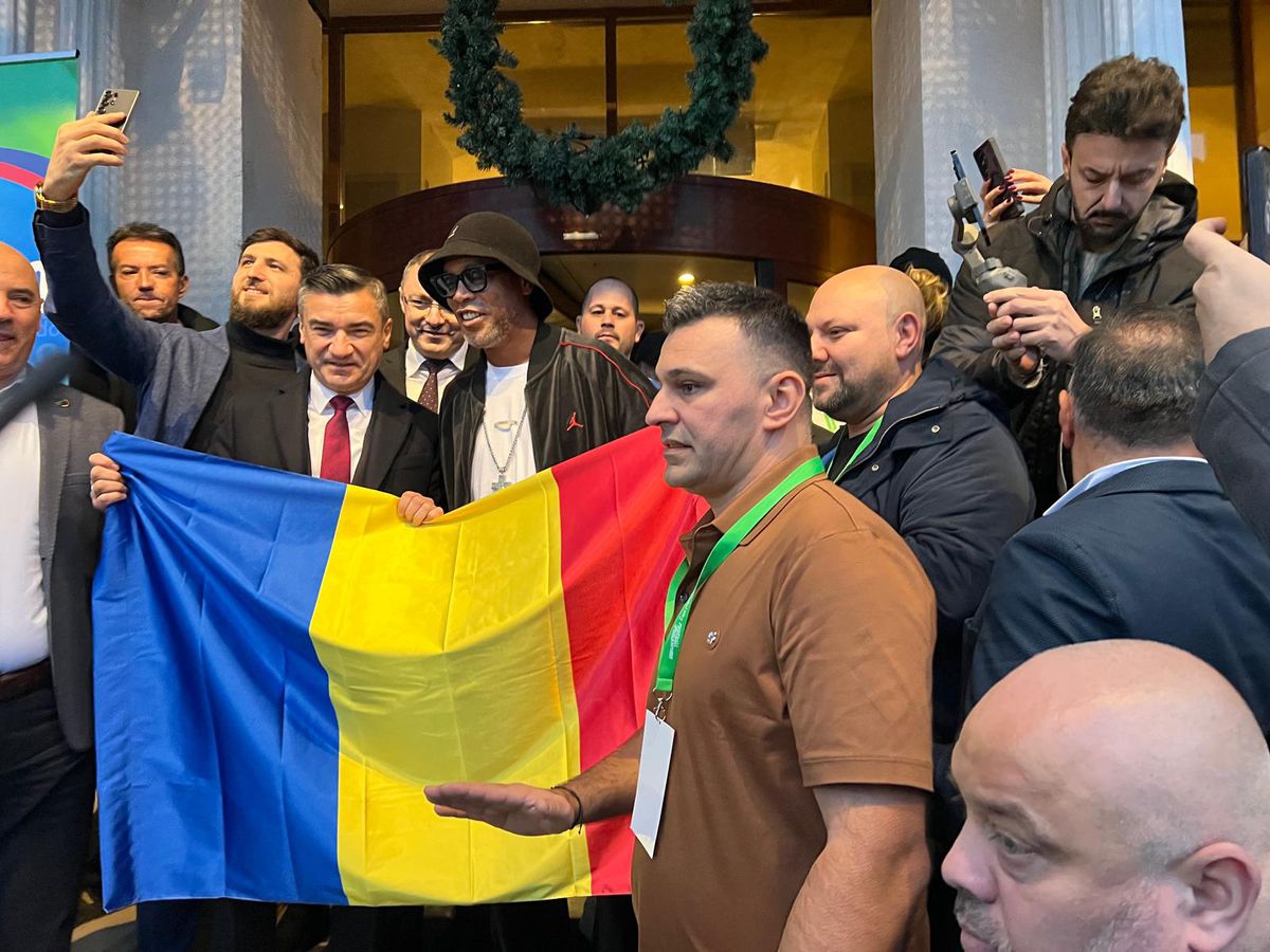Euforie la apariția lui Ronaldinho la Iași! » Primarul l-a așteptat două ore pe brazilian să coboare din camera de hotel + câți bani a primit superstarul