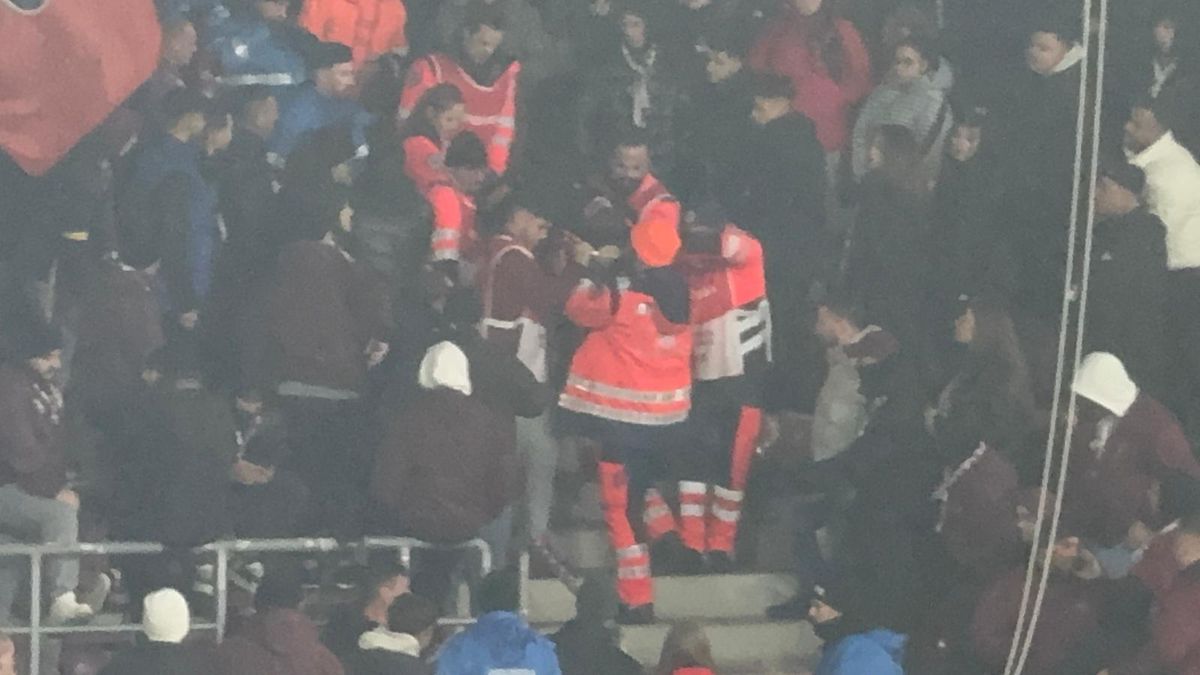 Unui spectator i s-a făcut rău în timpul meciului Rapid - Csikszereda