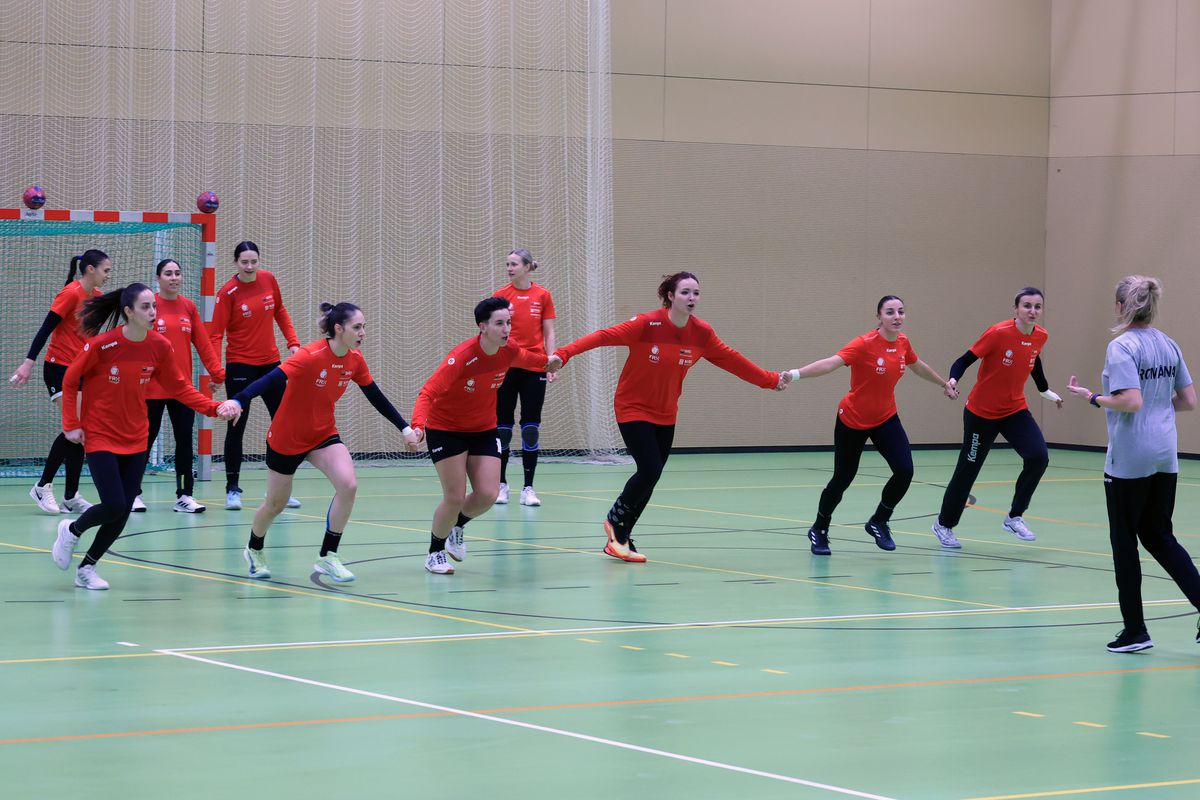 Ca Maradona în '89 » Handbalistele tricolore au cerut mingea de fotbal, antrenamentul a fost „deturnat” + încălzire cu strigături și hohote de râs