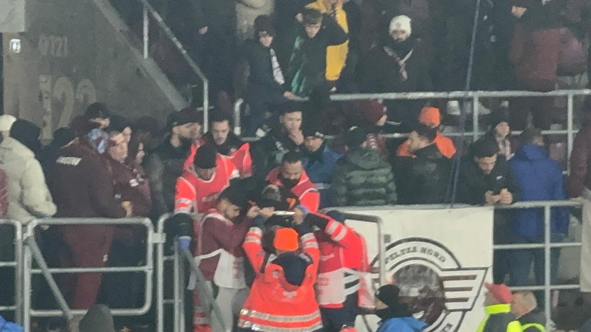 Unui spectator i s-a făcut rău în timpul meciului Rapid - Csikszereda
