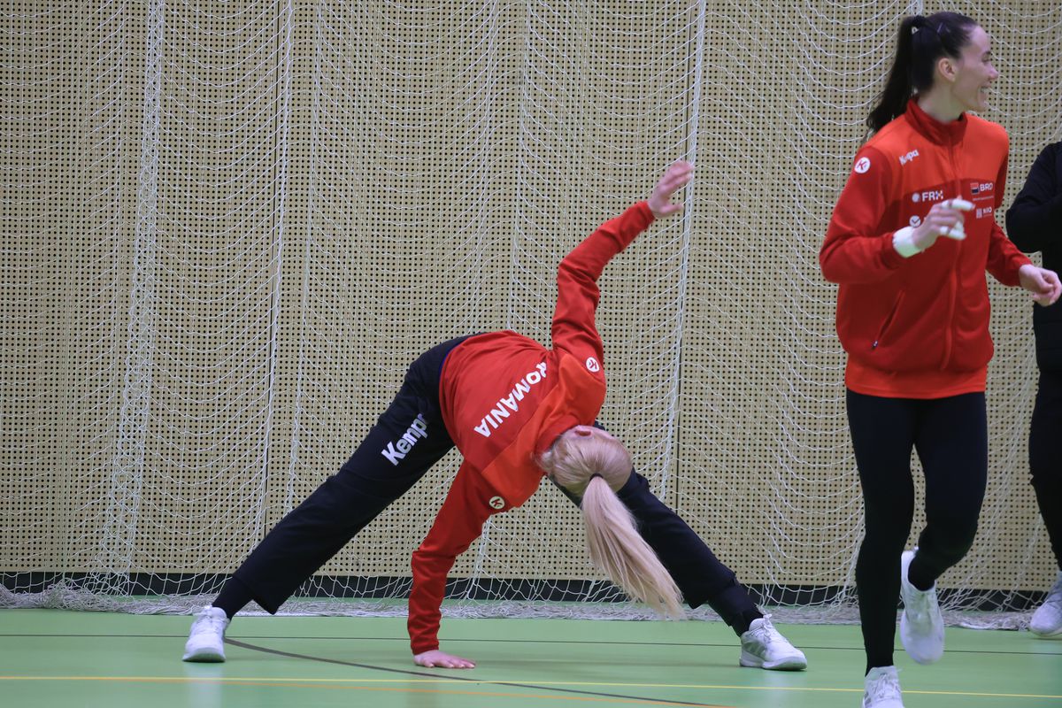 Imagini de la antrenamentul oficial al României înaintea meciului cu Japonia