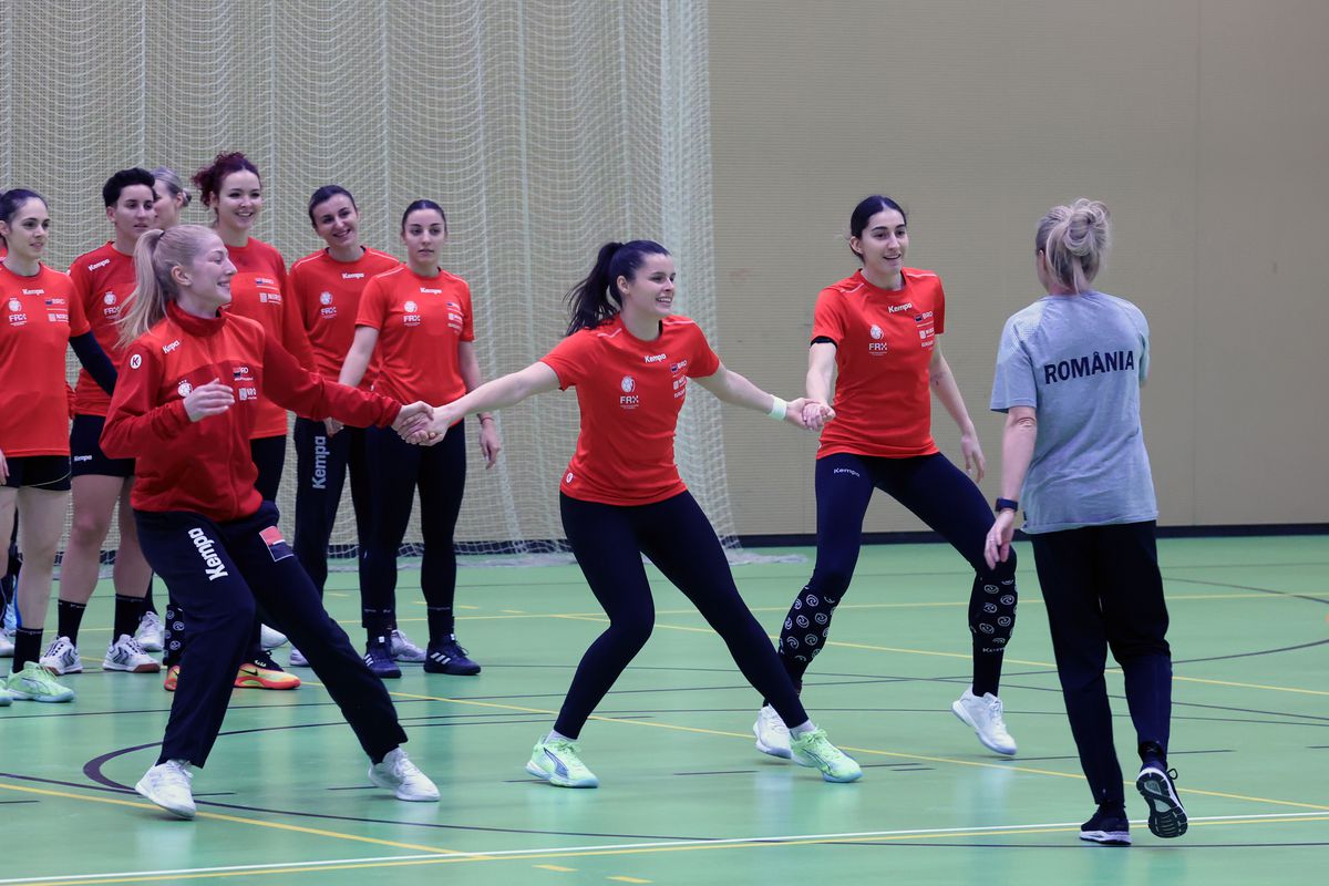 Ca Maradona în '89 » Handbalistele tricolore au cerut mingea de fotbal, antrenamentul a fost „deturnat” + încălzire cu strigături și hohote de râs