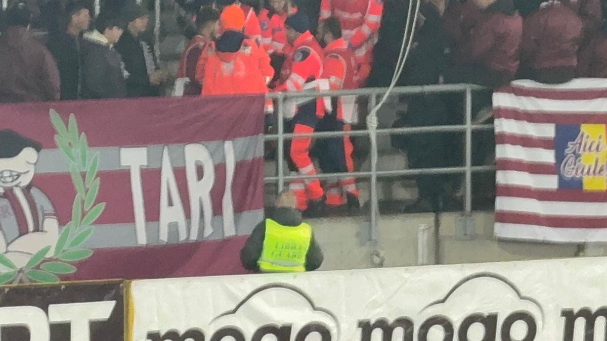 Unui spectator i s-a făcut rău în timpul meciului Rapid - Csikszereda
