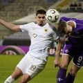 Răzvan Marin vs Edin Dzeko în Fiorentina - AEK 0-1 / Foto: Imago
