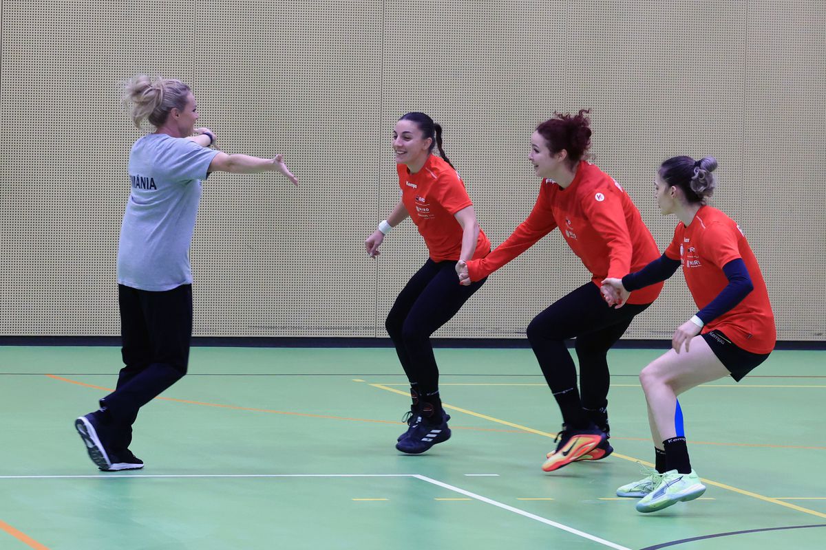 Ca Maradona în '89 » Handbalistele tricolore au cerut mingea de fotbal, antrenamentul a fost „deturnat” + încălzire cu strigături și hohote de râs