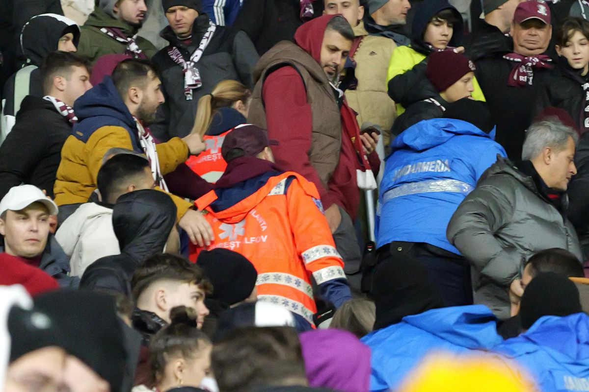 Unui spectator i s-a făcut rău în timpul meciului Rapid - Csikszereda