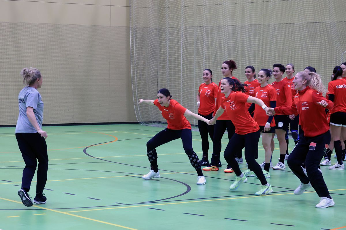 Ca Maradona în '89 » Handbalistele tricolore au cerut mingea de fotbal, antrenamentul a fost „deturnat” + încălzire cu strigături și hohote de râs