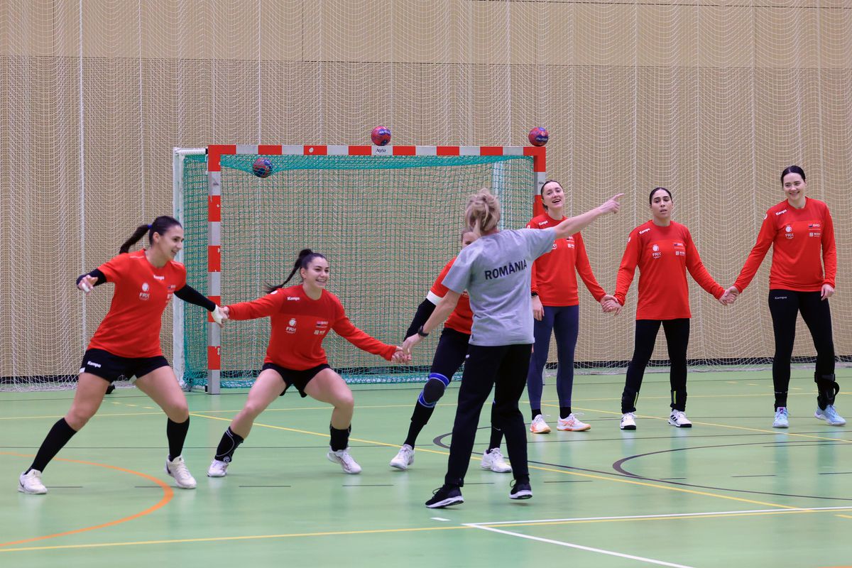 Ca Maradona în '89 » Handbalistele tricolore au cerut mingea de fotbal, antrenamentul a fost „deturnat” + încălzire cu strigături și hohote de râs