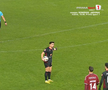 Stăpânit cu greu, după ce n-a fost lăsat să execute penalty-ul în Rapid - Csikszereda