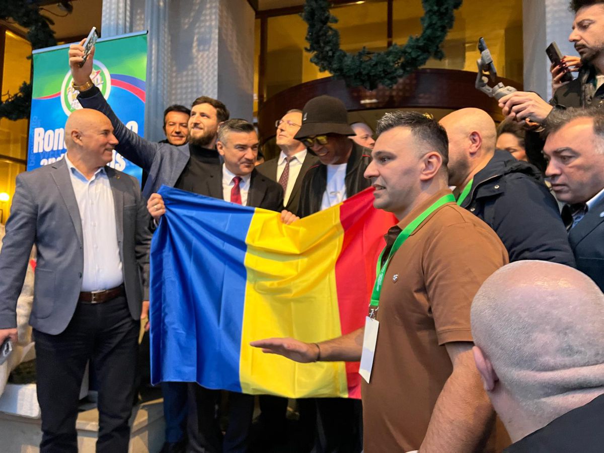 Euforie la apariția lui Ronaldinho la Iași! » Primarul l-a așteptat două ore pe brazilian să coboare din camera de hotel + câți bani a primit superstarul