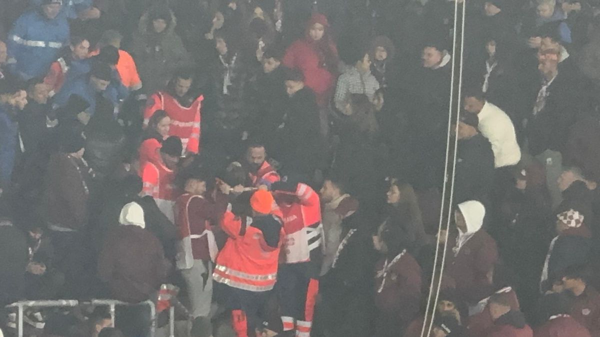 Unui spectator i s-a făcut rău în timpul meciului Rapid - Csikszereda