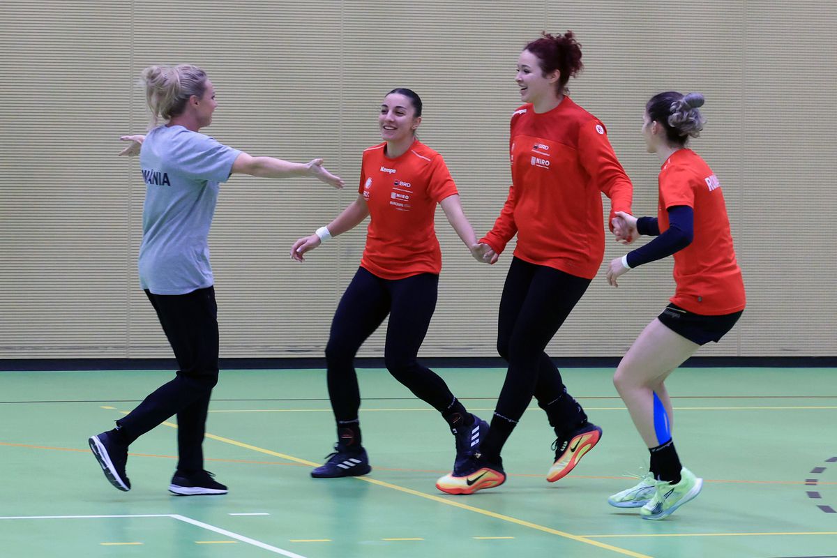 Ca Maradona în '89 » Handbalistele tricolore au cerut mingea de fotbal, antrenamentul a fost „deturnat” + încălzire cu strigături și hohote de râs