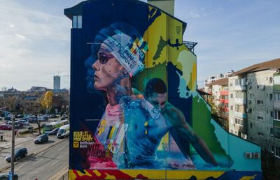 David Popovici, în centrul unui alt mural uriaș: „Povestea lui merită să fie spusă tinerilor din România”