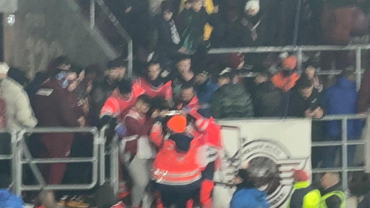 Unui spectator i s-a făcut rău în timpul meciului Rapid - Csikszereda